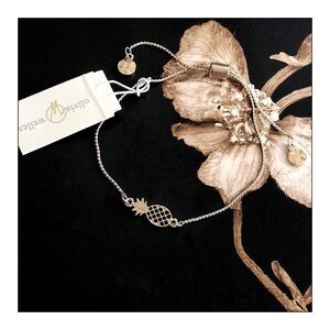 NWT Olivia Welles Gold Pineapple Charm Bracelet